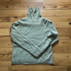 Green soft turtleneck